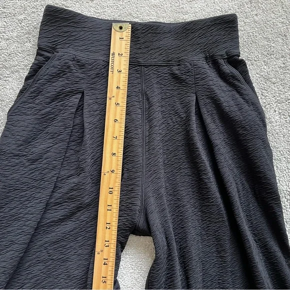 LULULEMON Can You Feel The Pleat Crop Size 4 MINIMALIST CONTEMPORARY CHIC - Picture 5 of 8